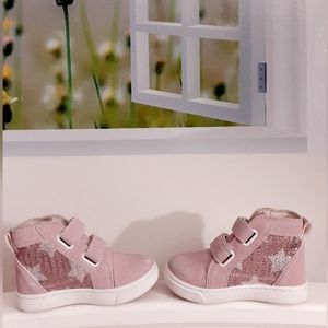UGG SEQUIN STAR PINK SHOE Size 7c.